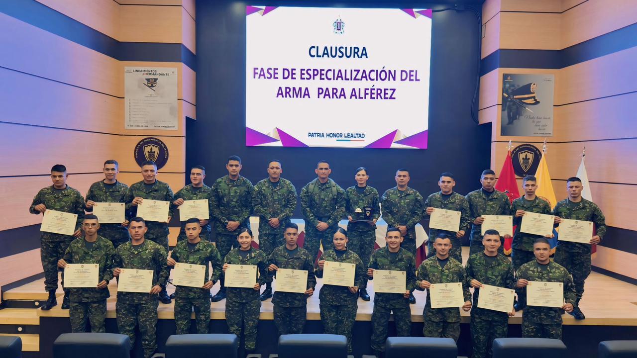 Alférez terminaron con éxito su especialización en el Arma de Ingenieros