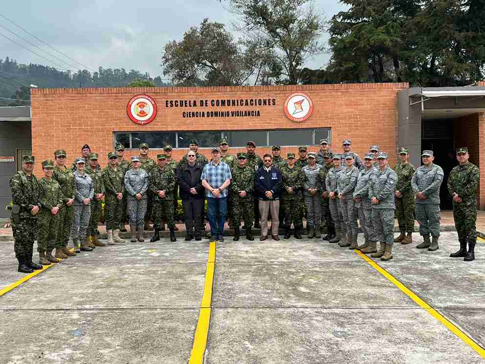 Escuela de Comunicaciones Militares fortalece cooperación académica con visita del Curso Oficial de Logística Multinacional