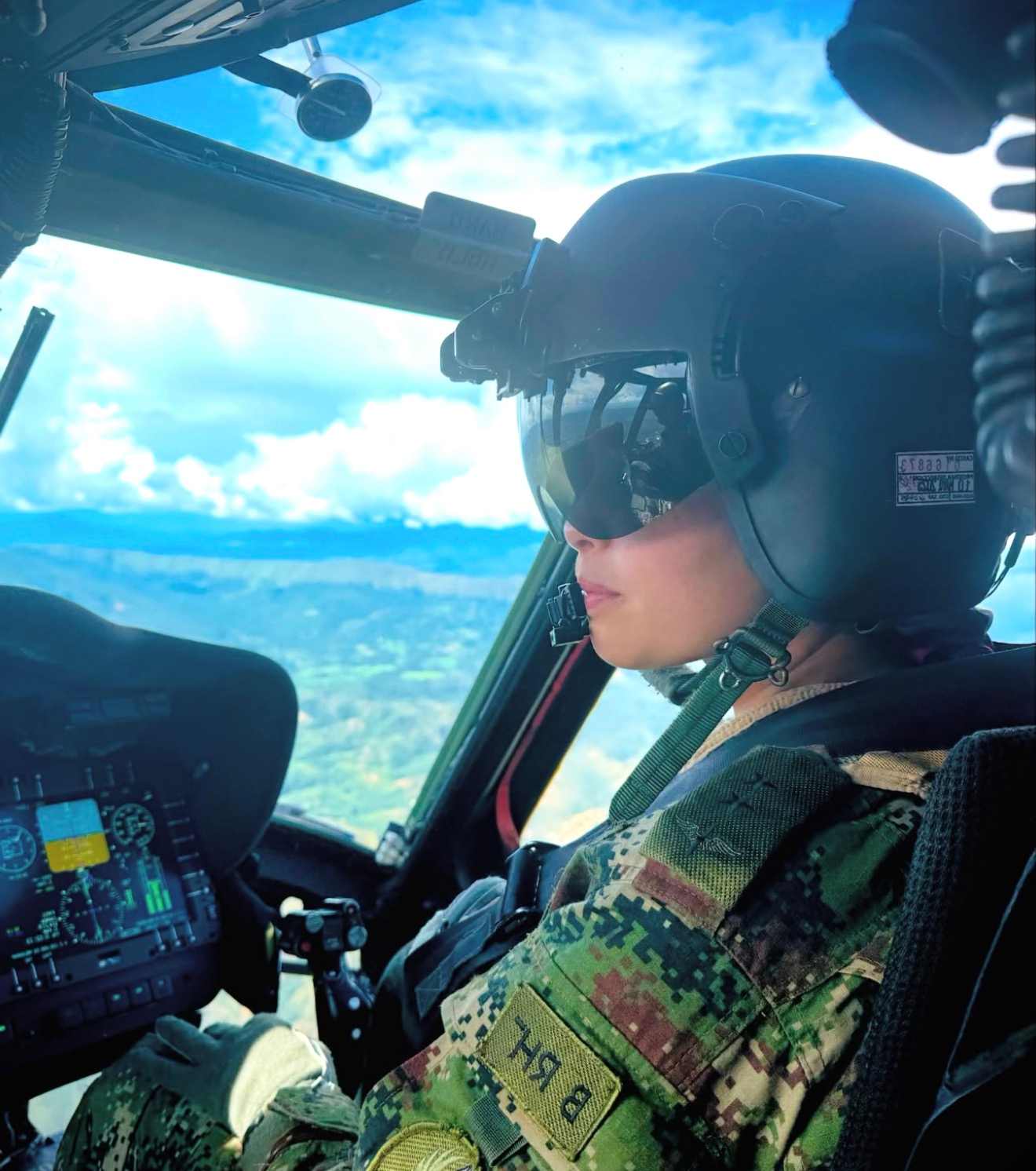 Primera mujer piloto en volar helicóptero destinado a las operaciones militares será capitán del Ejército Nacional