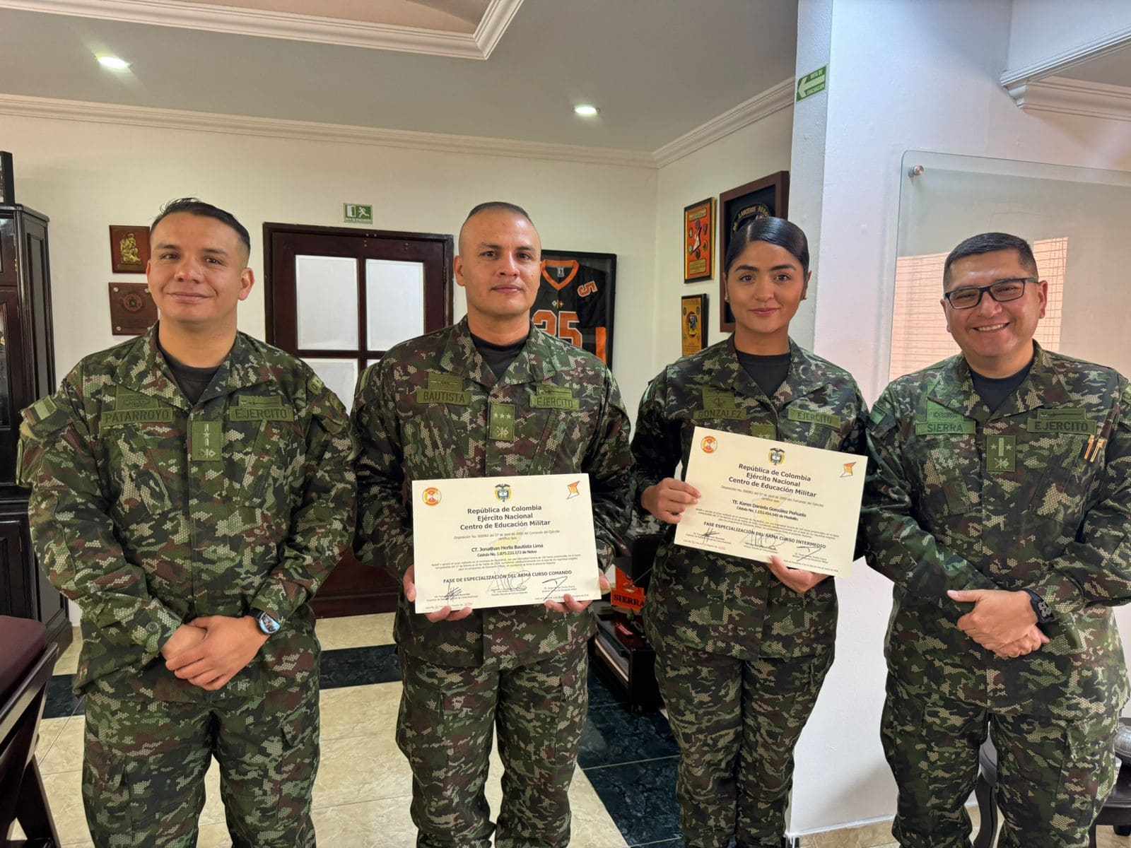 Escuela de Comunicaciones Militares clausuró la fase de Especialización del Arma del Curso Comando e Intermedio 2026