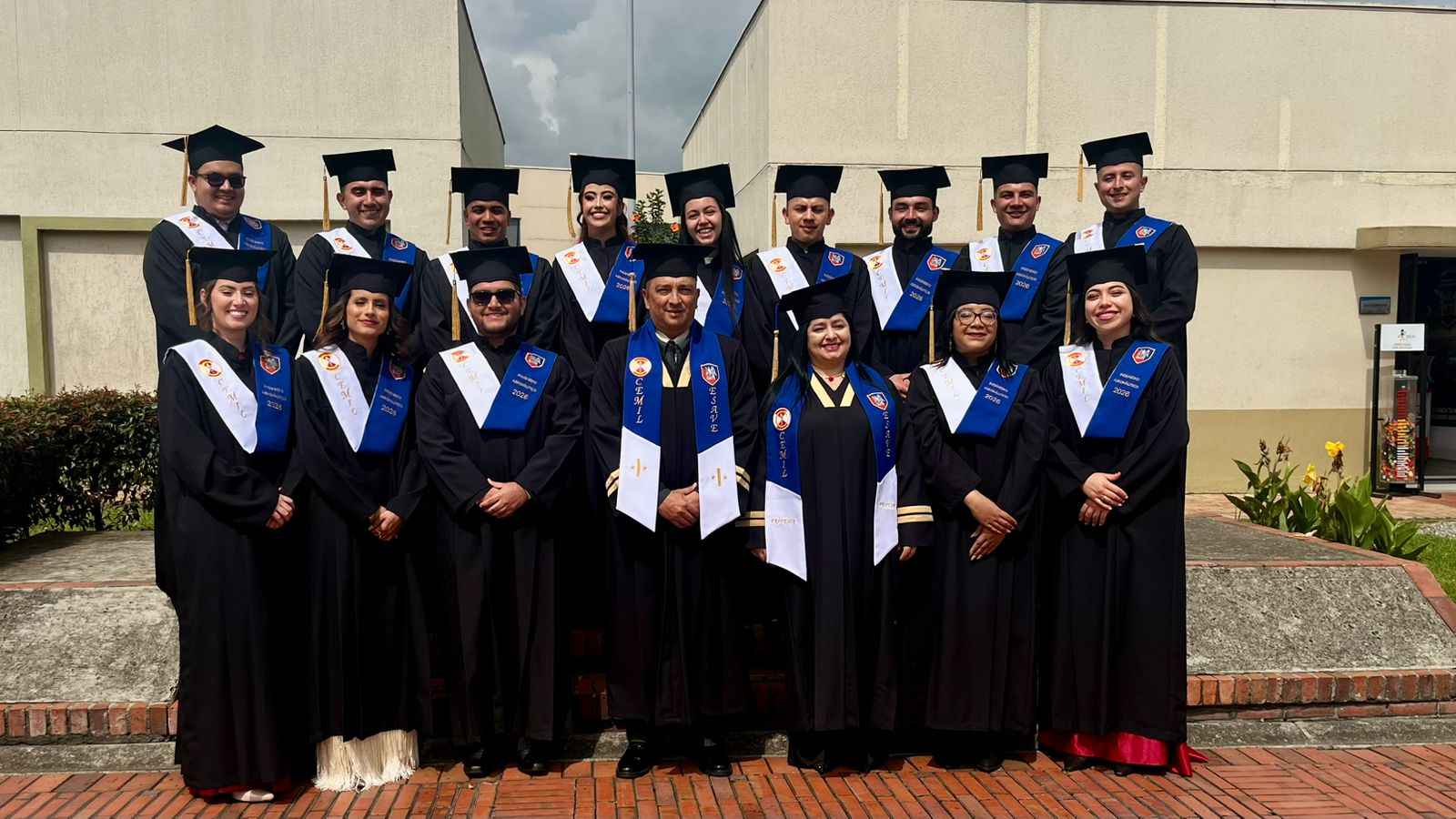 Formación, disciplina y excelencia: Escuela de Aviación gradúa 15 nuevos ingenieros aeronáuticos